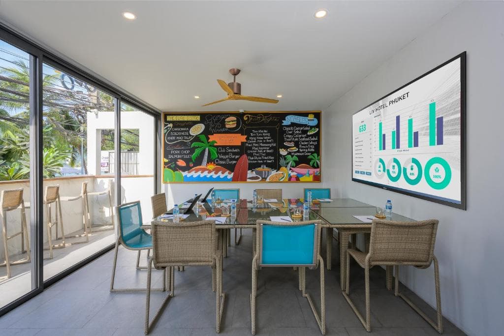 Hotel LIV Phuket Patong Beachfront - 11