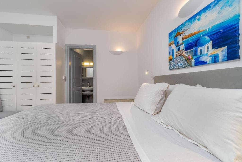 Central Fira Suites - 7