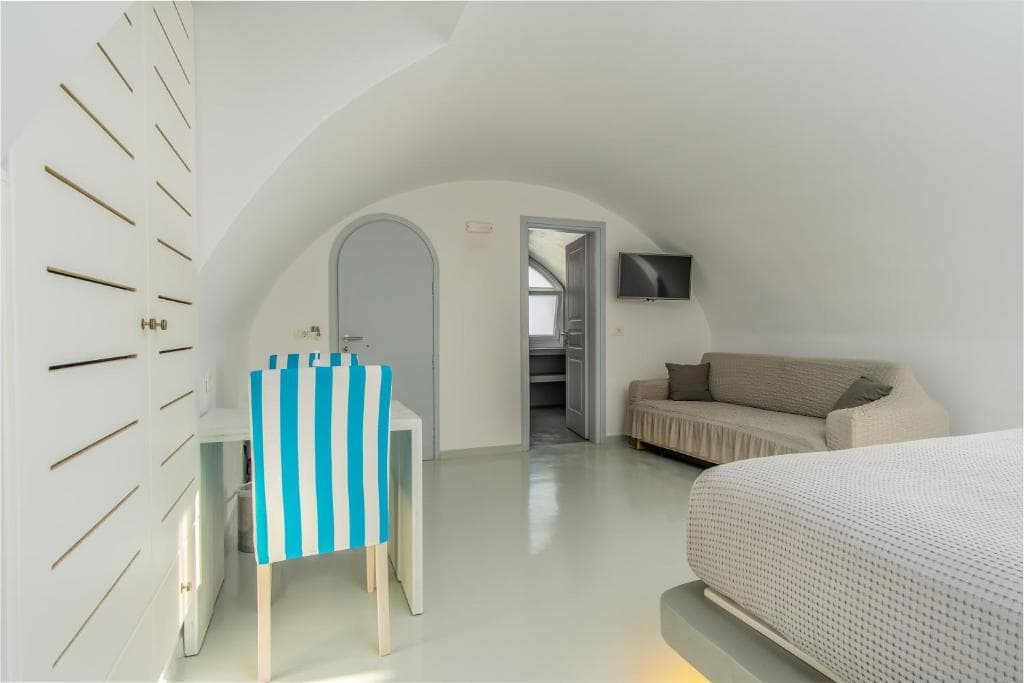 Central Fira Suites - 9