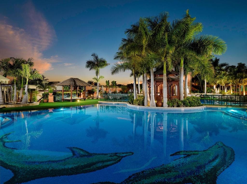Green Garden Resort & Suites - 11