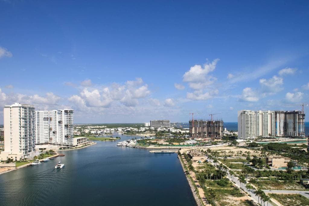Renaissance Cancun Resort & Marina - 37