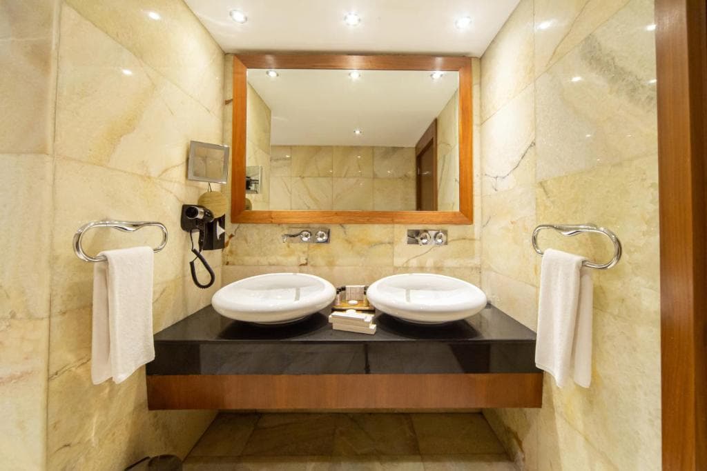 Crowne Plaza Istanbul Harbiye by IHG - 40