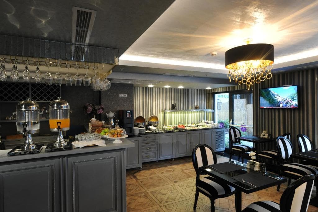Le Petit Palace Hotel - 4