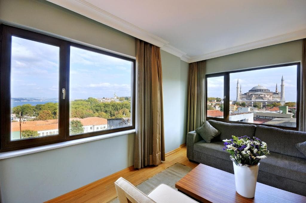 Agora Life Hotel - 14