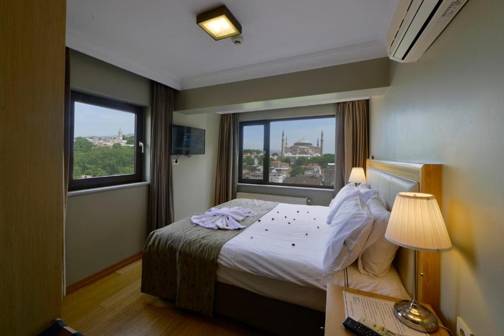 Agora Life Hotel - 26