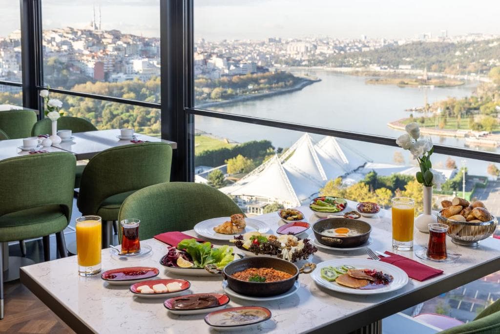 Clarion Golden Horn - 3