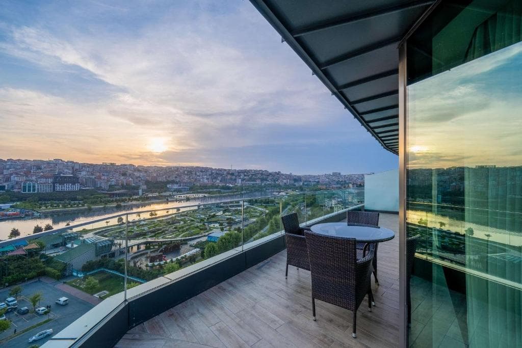 Clarion Golden Horn - 12
