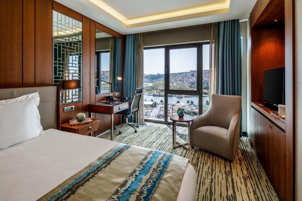 Clarion Golden Horn - 14