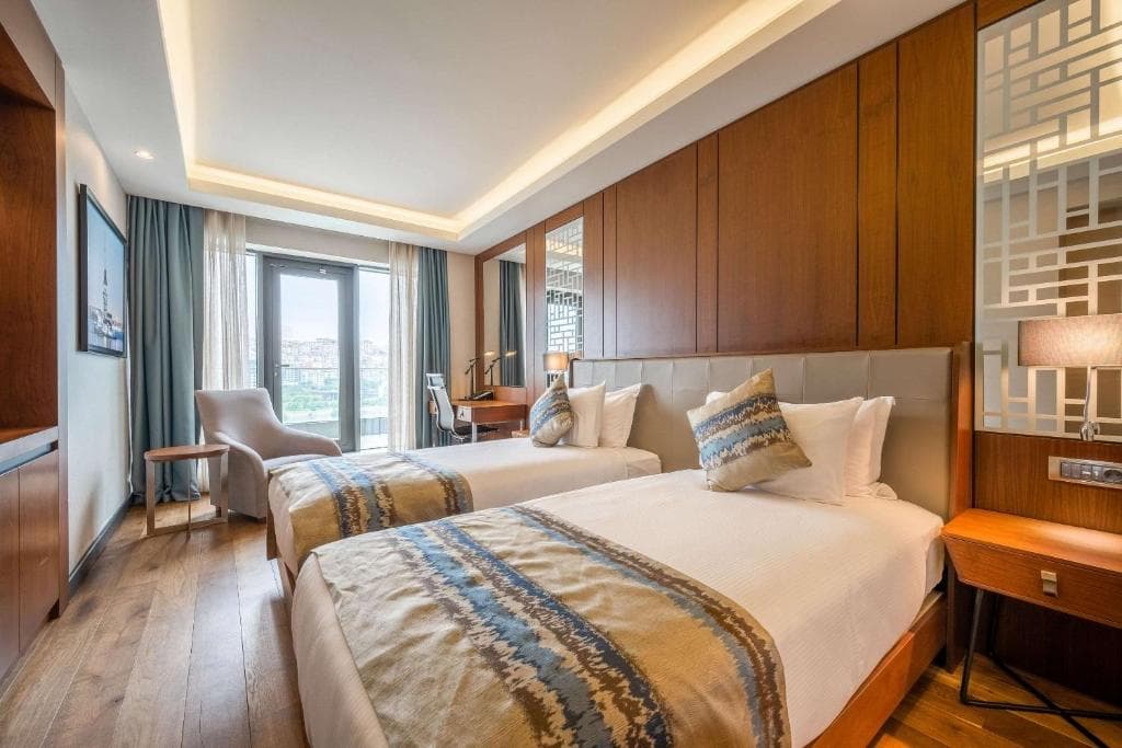 Clarion Golden Horn - 34