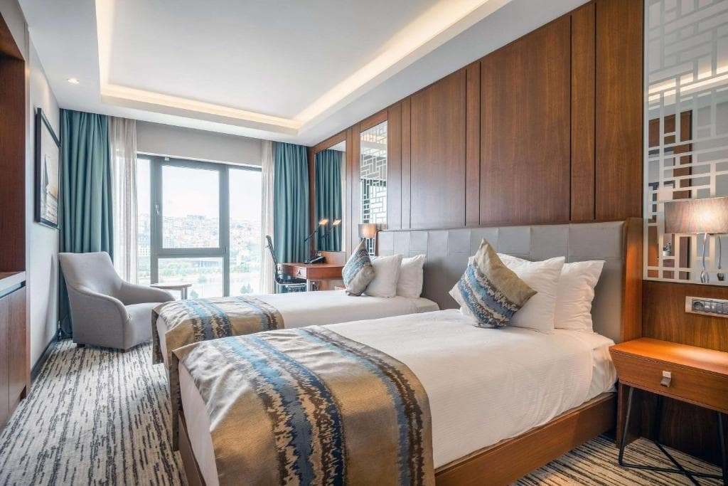 Clarion Golden Horn - 37