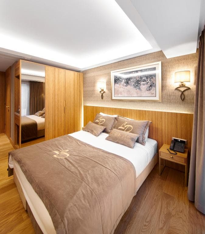 Lady Diana Hotel - 2