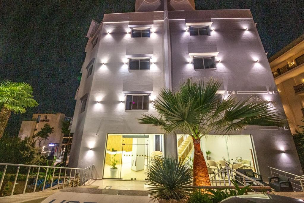 Hotel Sea Breeze - 14
