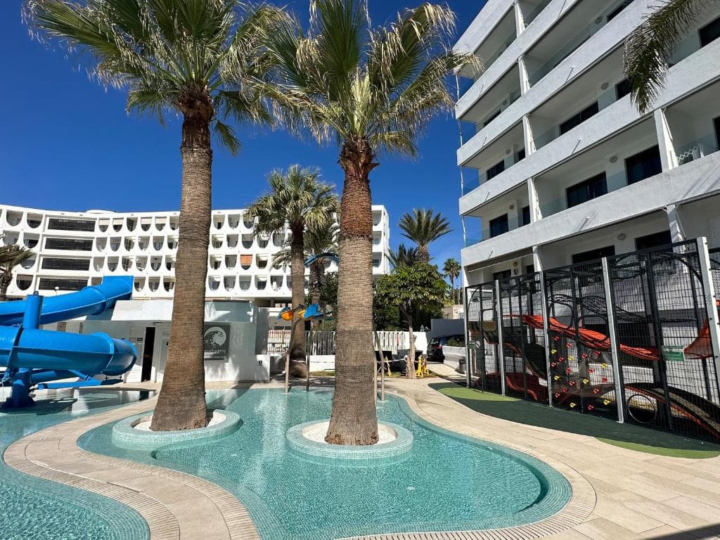 Ona Pearly Grey Hotel - 12