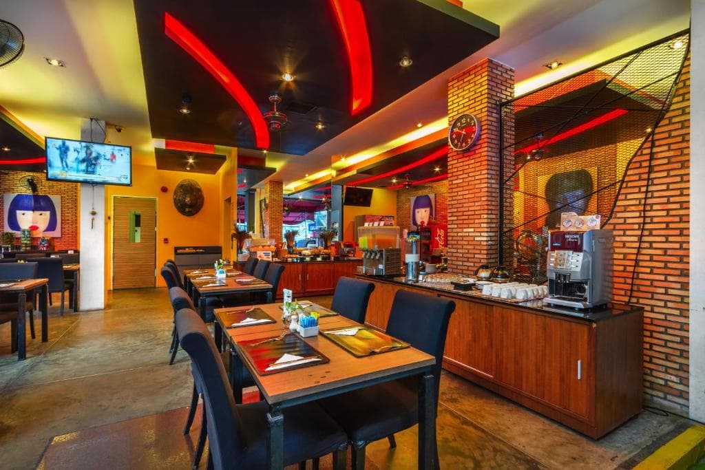 The Lantern Resorts Patong - 17