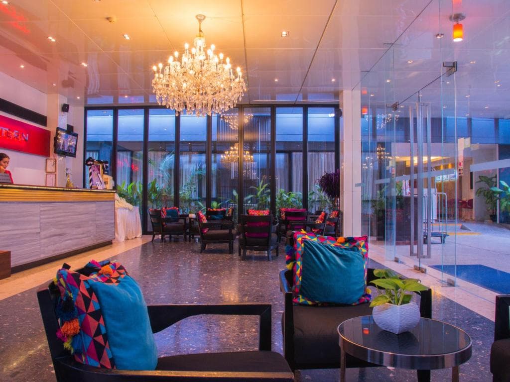 The Lantern Resorts Patong - 40