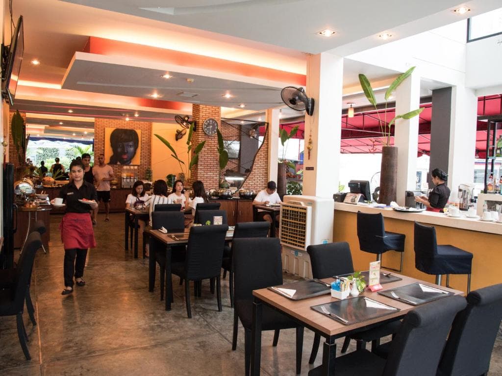 The Lantern Resorts Patong - 43