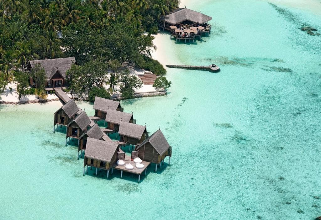 Constance Moofushi Resort - 4