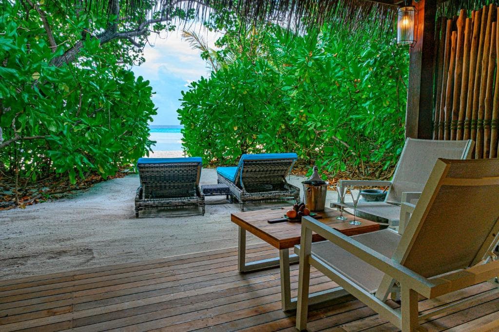 Constance Moofushi Resort - 38