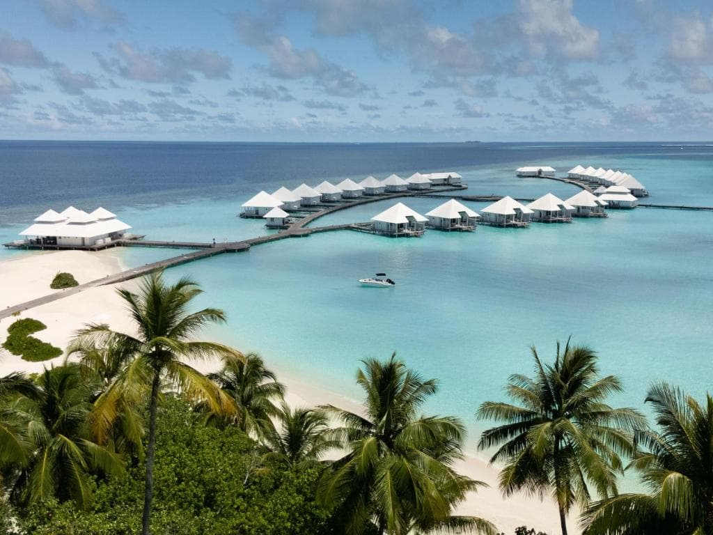 Sejur Maldive - Diamonds Athuruga Beach & Water Villas