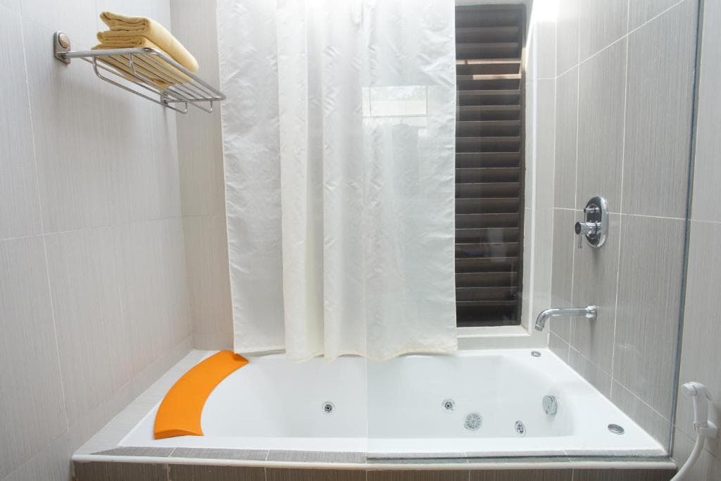 Sejur Maldive - Embudu Village Resort - 16