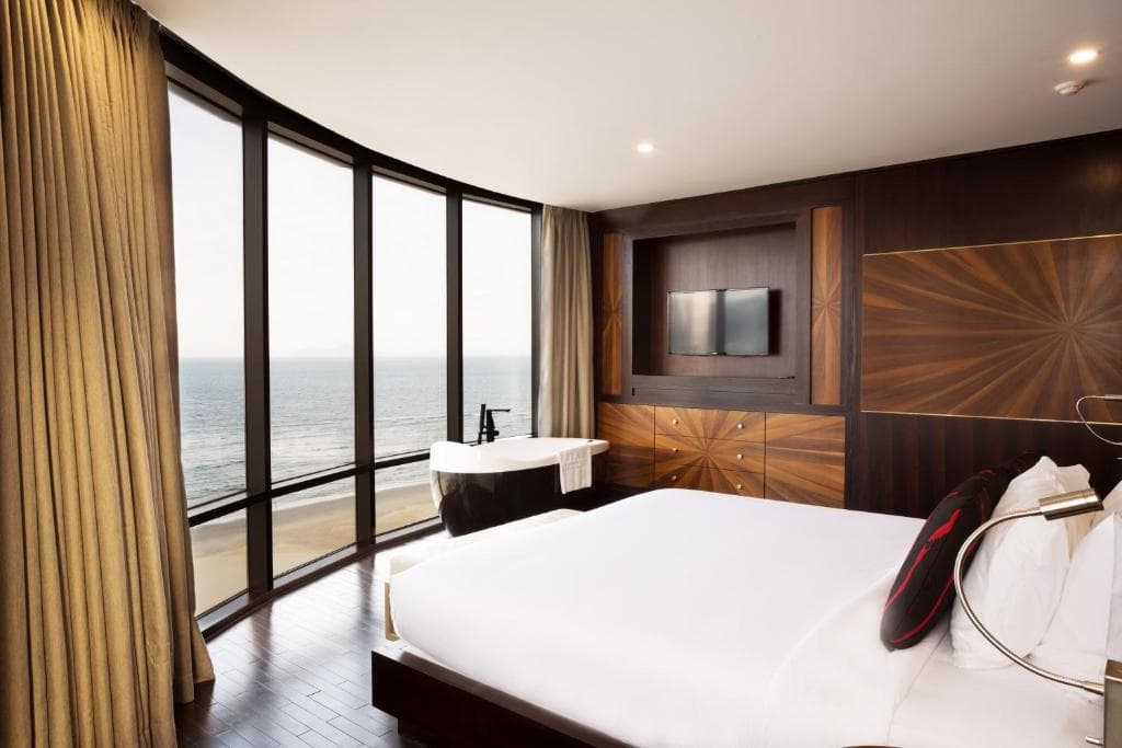 Holiday Beach Hotel Danang - 11