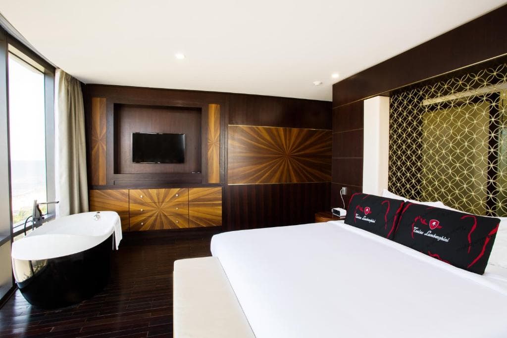 Holiday Beach Hotel Danang - 28