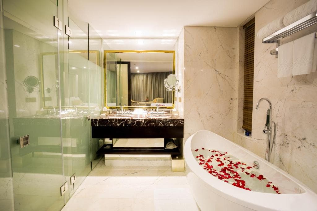 Holiday Beach Hotel Danang - 41