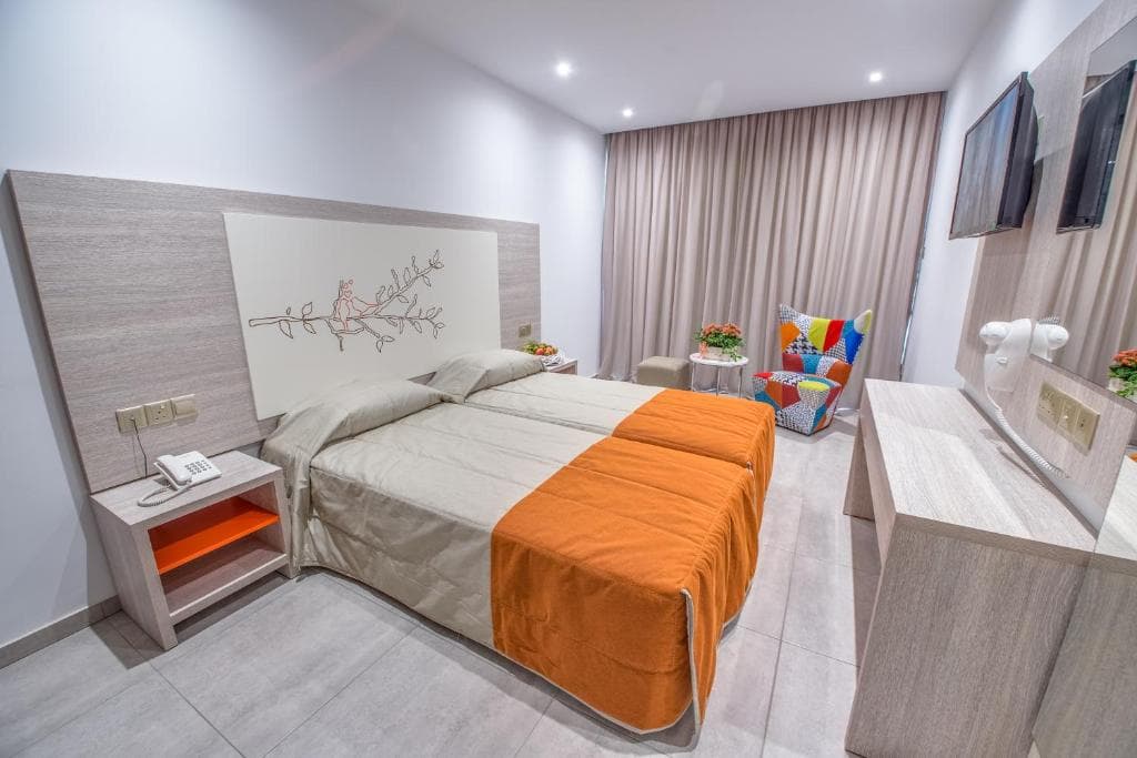 Hotel Nicholas Color - 8