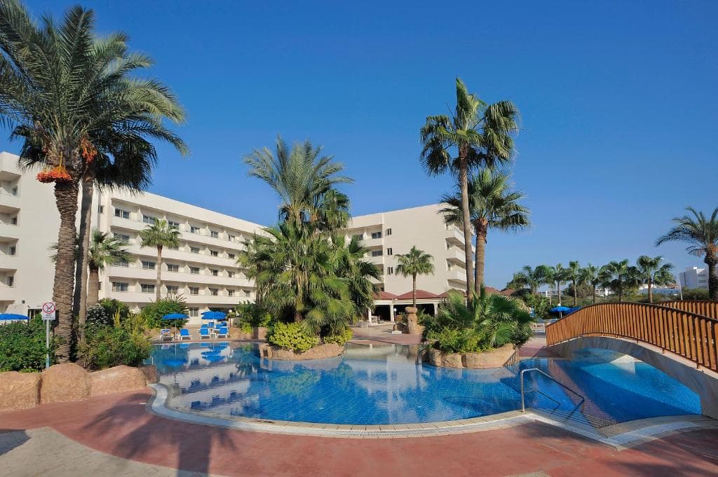 Hotel Nissiana & Bungalows - 1