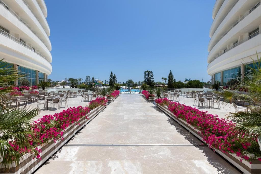 Hotel Miracle Resort - 12