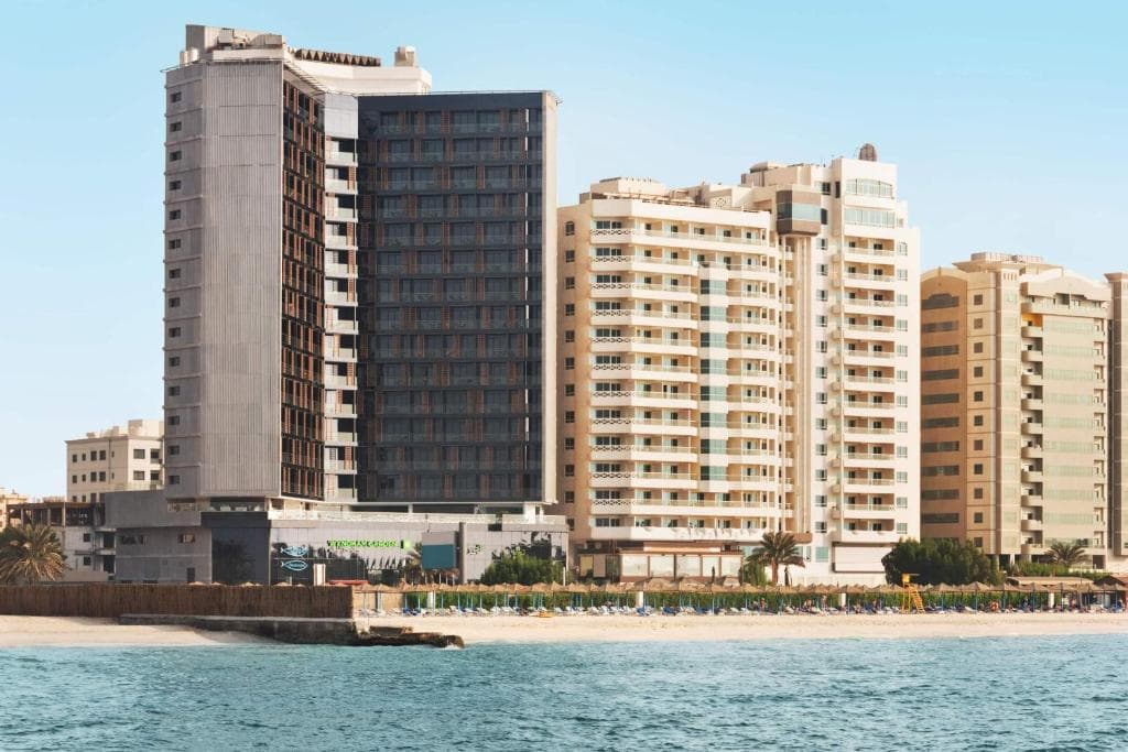 Hotel Wyndham Garden Ajman Corniche - 1