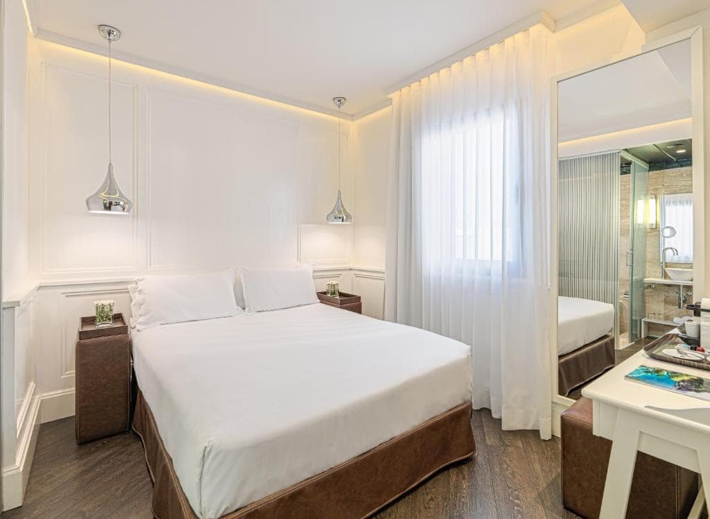 H10 Universitat - 15