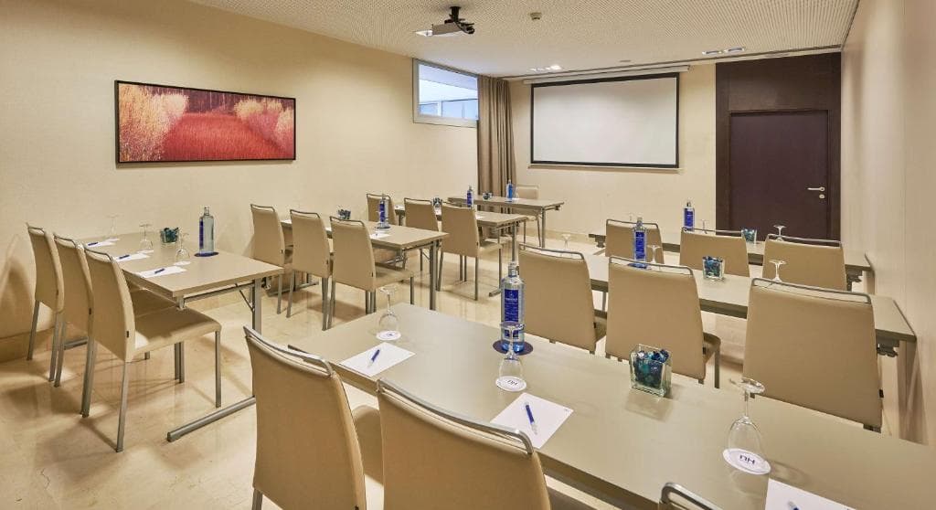 Hotel NH Sants Barcelona - 38