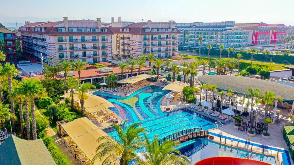 Crystal Family Resort and Spa - 9