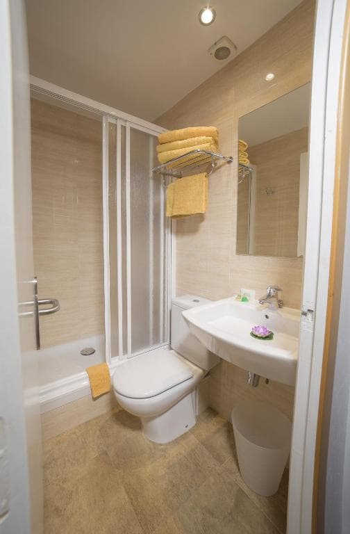 Hostal Ciudad Condal - 11