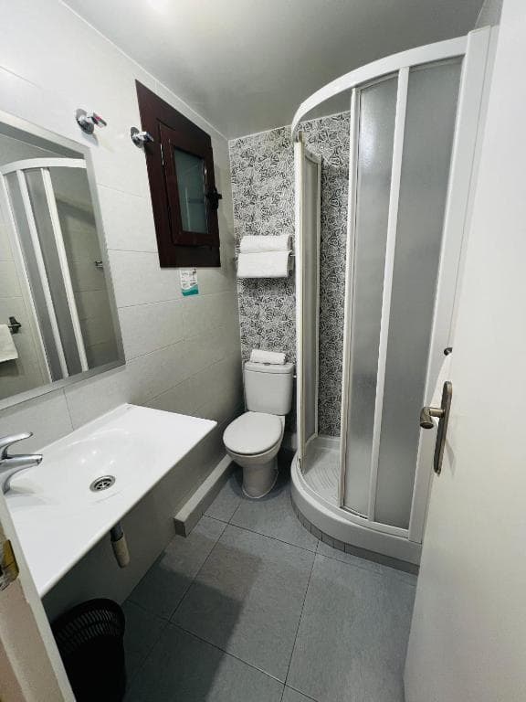 Hostal Ciudad Condal - 14