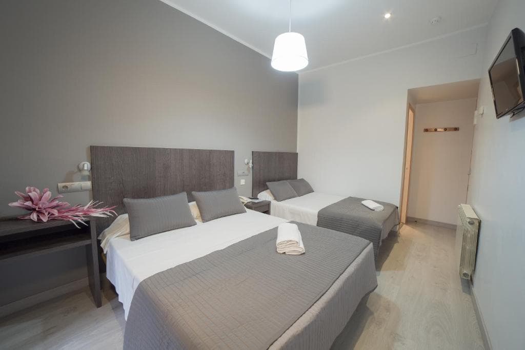 Hostal Ciudad Condal - 23