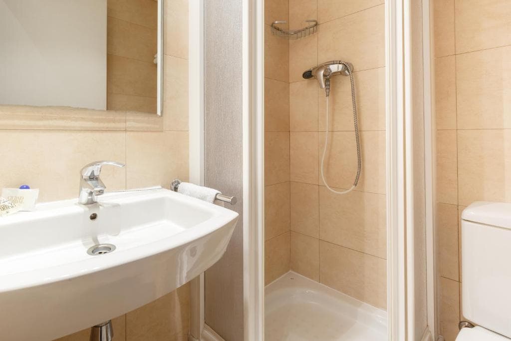 Hostal Ciudad Condal - 33