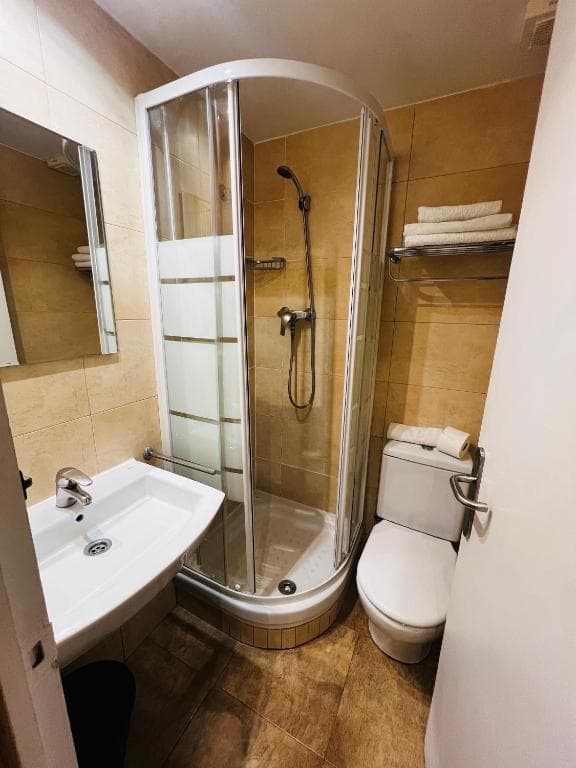 Hostal Ciudad Condal - 43