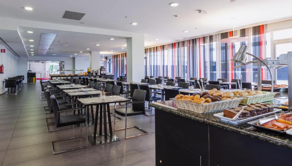 Hotel Axor Feria - 38