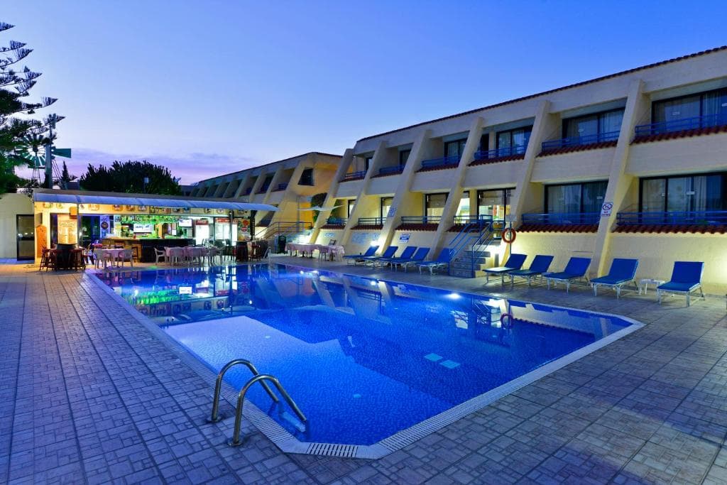 Napa Prince Hotel Apts - 4