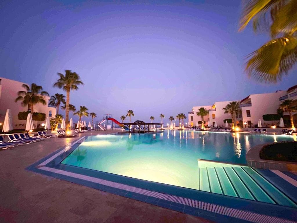 Ivy Cyrene Island Aqua Park Resort (ex Cyrene Island Hotel) - 10