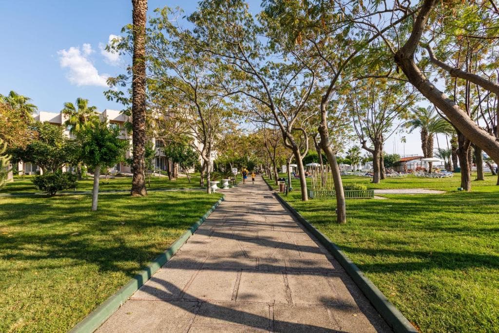 Labranda Alantur - 35