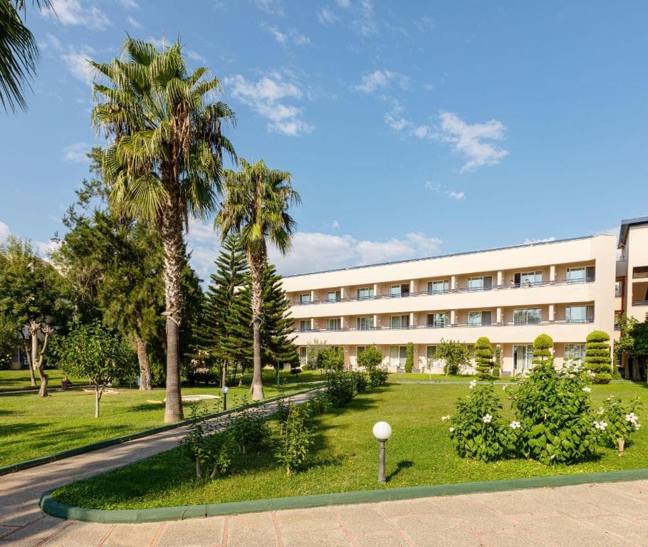 Labranda Alantur - 37