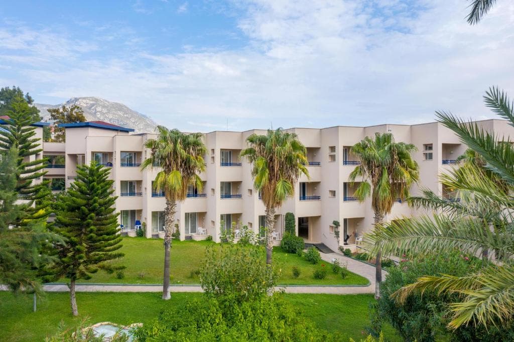 Labranda Alantur - 41