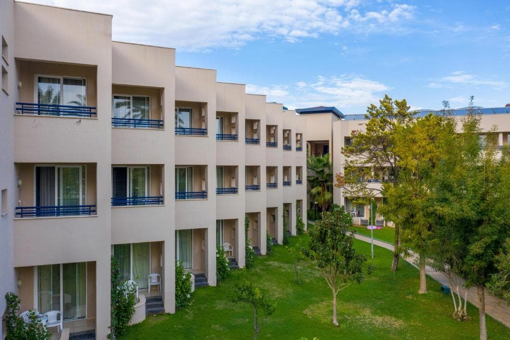 Labranda Alantur - 42