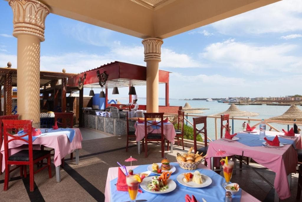 Sphinx Aqua Park Beach Resort - 3