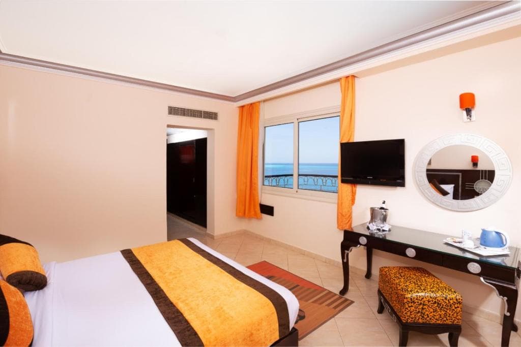 Sphinx Aqua Park Beach Resort - 4