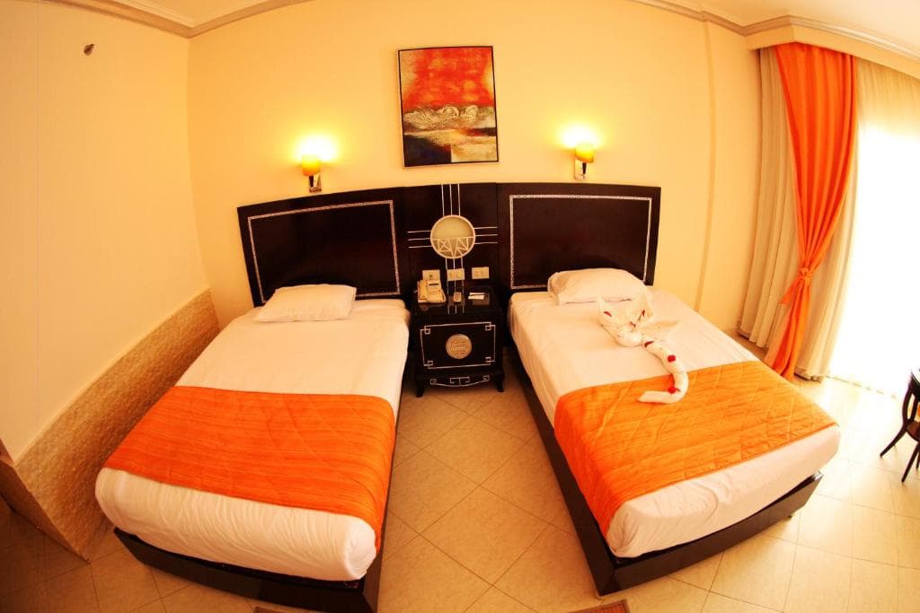 Sphinx Aqua Park Beach Resort - 12