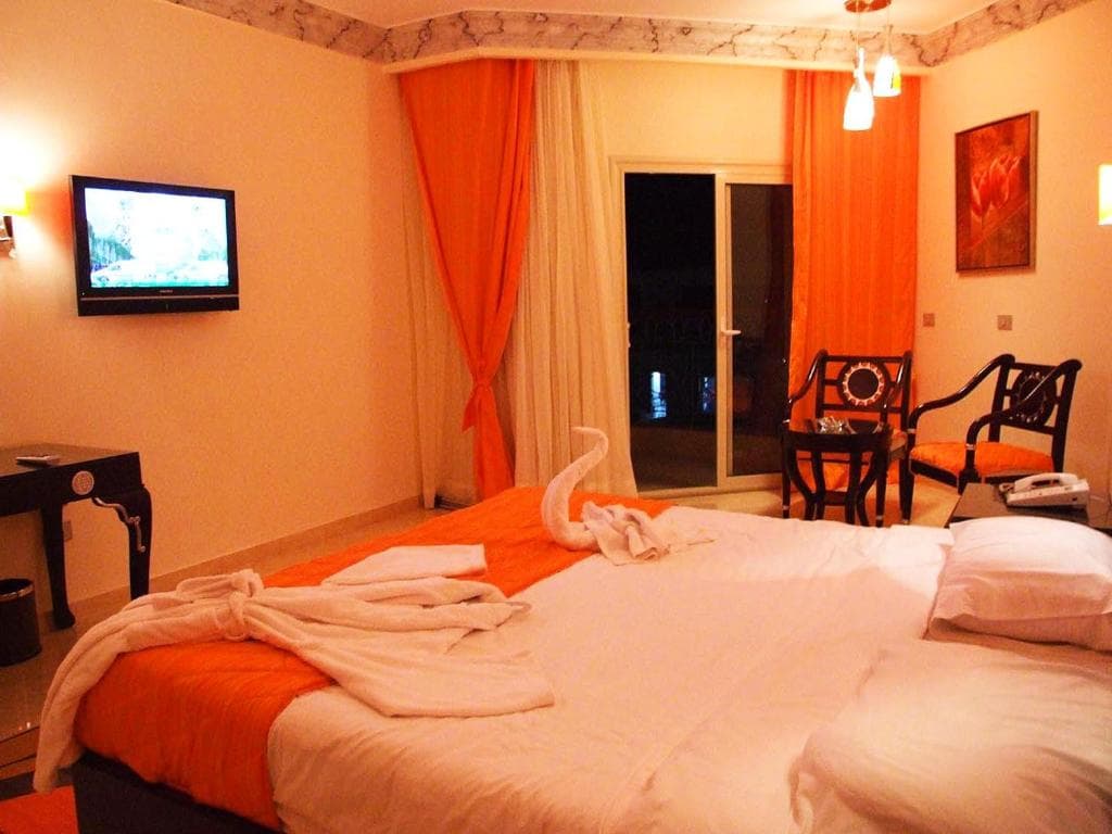 Sphinx Aqua Park Beach Resort - 13